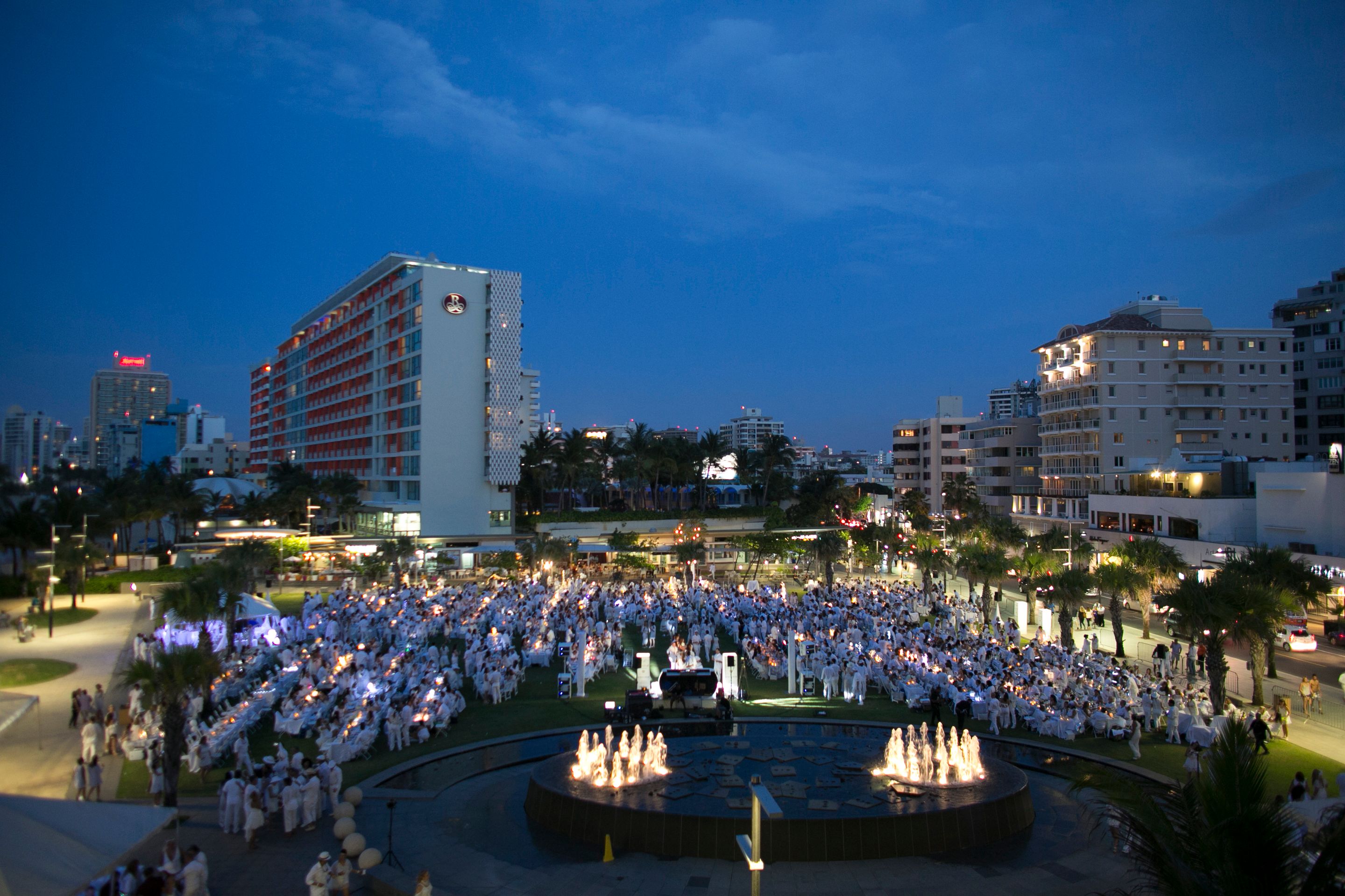 Vista de la Ventana al Mar en la avenida Ashford, donde se celebró la primera celebración de Le Dîner en Blanc San Juan.