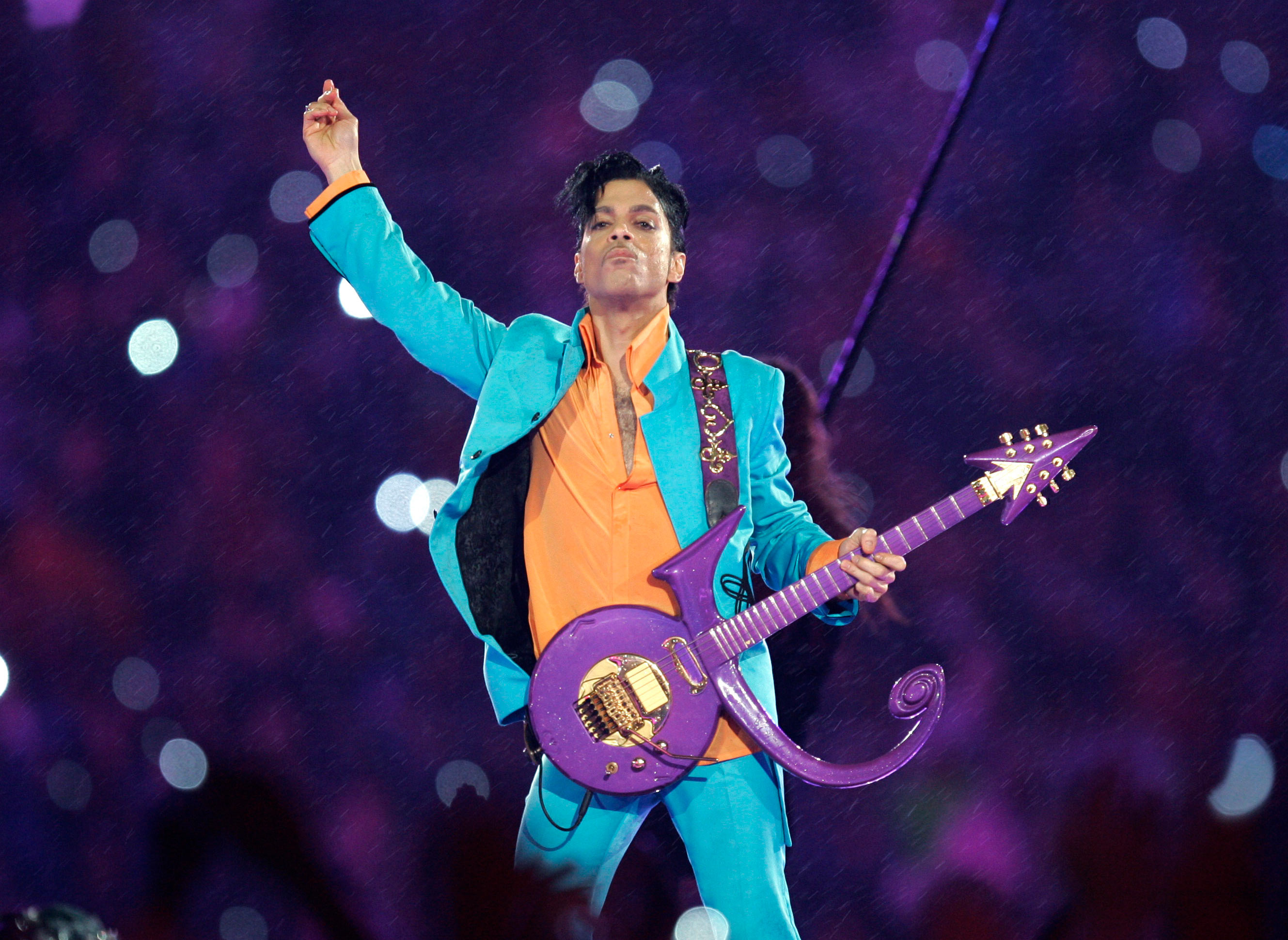 El naranja, un color también frecuente en el vestuario de Prince. Foto AP.