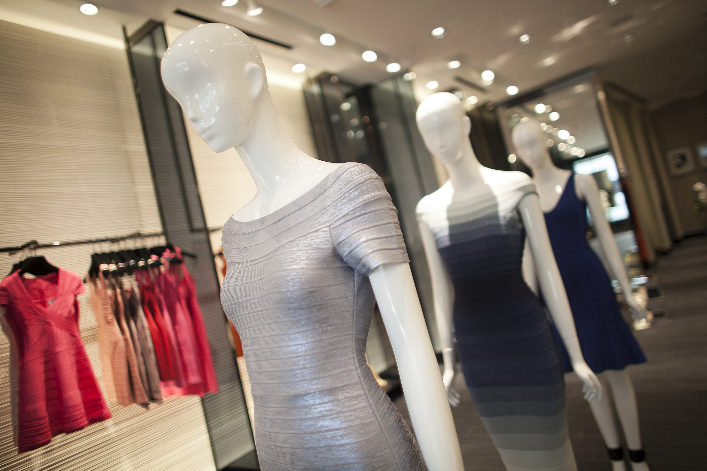 Vista de parte del piso de moda de diseñador en Nordstrom.