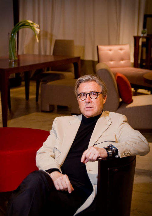 En su faceta como diseñador de muebles, Nono Maldonado durante la presentación de una línea bajo su nombre en exclusiva para la tienda Atmosphere. (Archivo)