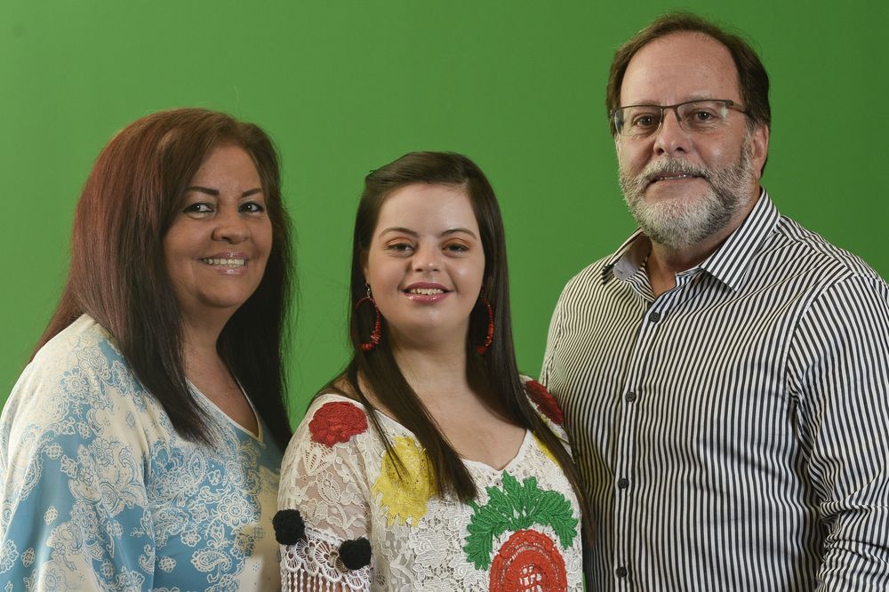 Dalila junto a sus padres Nélida Hernández y Hilton Zapata. (Foto: Gerald López-Cepero)