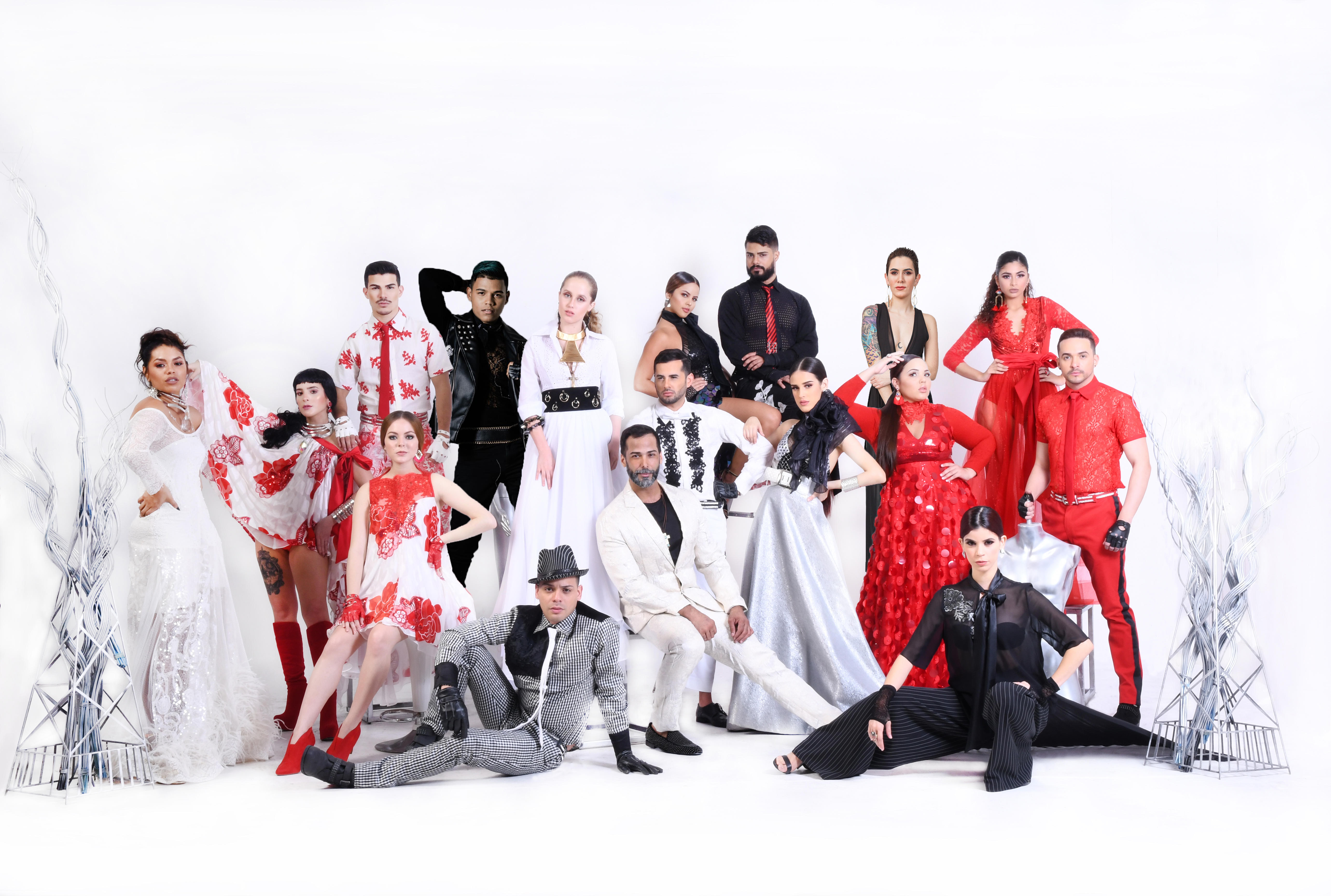 El grupo de concursantes de Tiny World Model All-Stars 2020 junto al diseñador. (Suministrada)