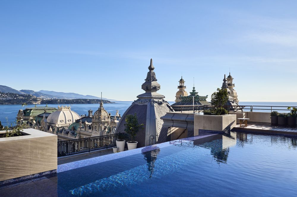 El hotel por su fachada colinda con el Casino de Monte-Carlo, su Opéra Garnier y los Jardins du Casino, y desde su costado se abre al maravilloso puerto con un horizonte de mega yates. Foto suministrada.