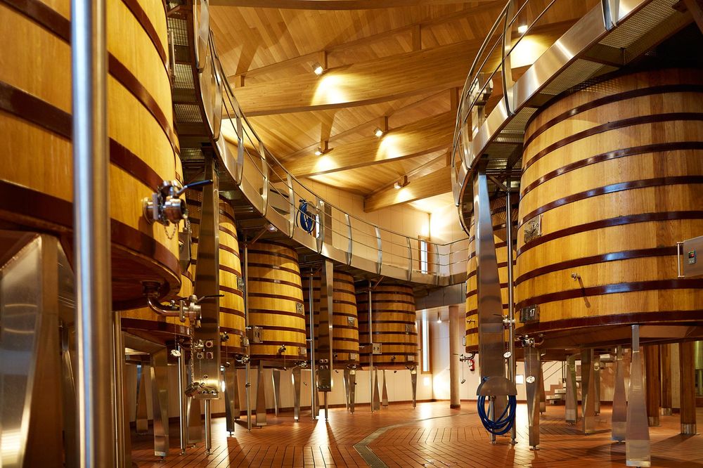 Las bodegas han evolucionado, pero manteniendo su esencia que, en el caso de los de Vega Sicilia de Ribera del Duero y sus etiquetas Valbuena 5to Año, Único y Reserva Especial, tiene un perfil de vinos maduros y extremadamente elegantes.