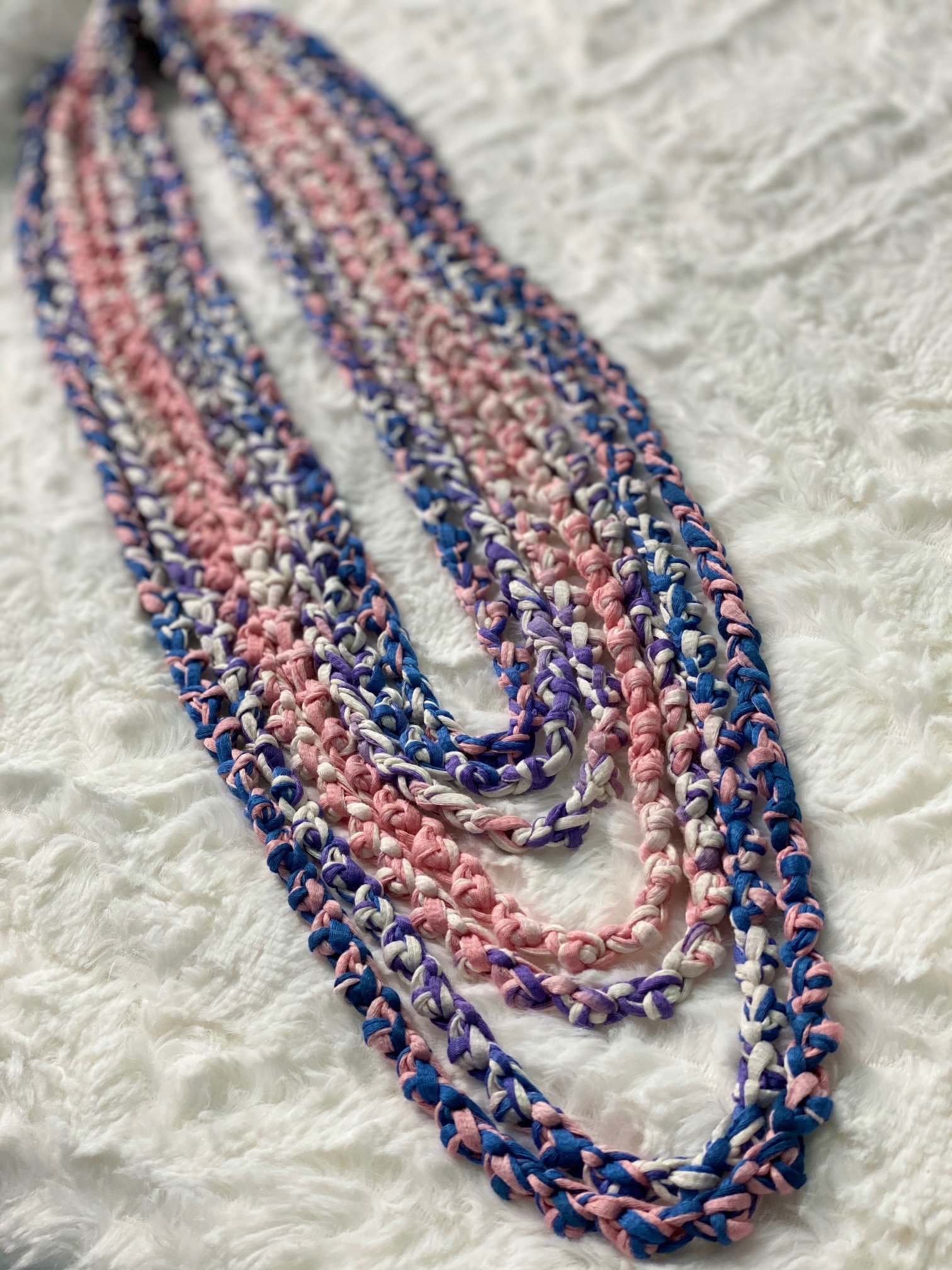 Nidaria se caracteriza por la confección de accesorios usando la manualidad del crochet. (Suministrada)