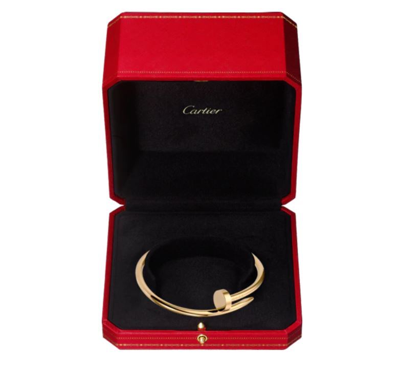 Un clavo que se convierte en joya. El primer brazalete clavo, diseñado en Nueva York en los años 1970, es el reflejo de una época festiva y libre. Este “Juste un Clou” en oro amarillo y diamantes lo consigues en la tienda Cartier en la Avenida Ashford, en Condado. (Suministrada)