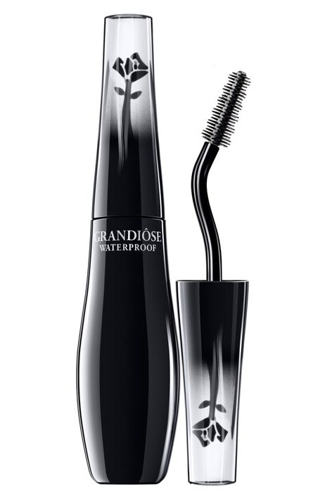 Lancôme Grandiose - Aparte de su fórmula a prueba de agua, esta mascara se caracteriza por su aplicador curveado y ergonómico para que su uso sea más fácil y parejo de la raíz a la punta. (Foto: Suministrada)