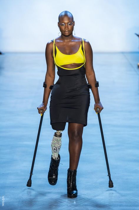 Chromat abraza la diversidad - La moda -incluidos los trajes de baños- está hecha para mujeres de todo tipo de cuerpo, estilo y culturas. Con esta premisa, la diseñadora Becca McCharen-Tran -fundadora y directora creativa de la marca- llevó a la pasarela su nueva propuesta para la primavera-verano 2019 modelada por mujeres que no necesariamente son modelos. (Foto: WGSN)