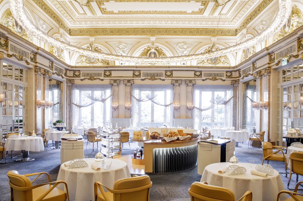 Le Louis XV, que pronto se convirtió en el primer restaurante de hotel con tres estrellas Michelin. Foto suministrada.