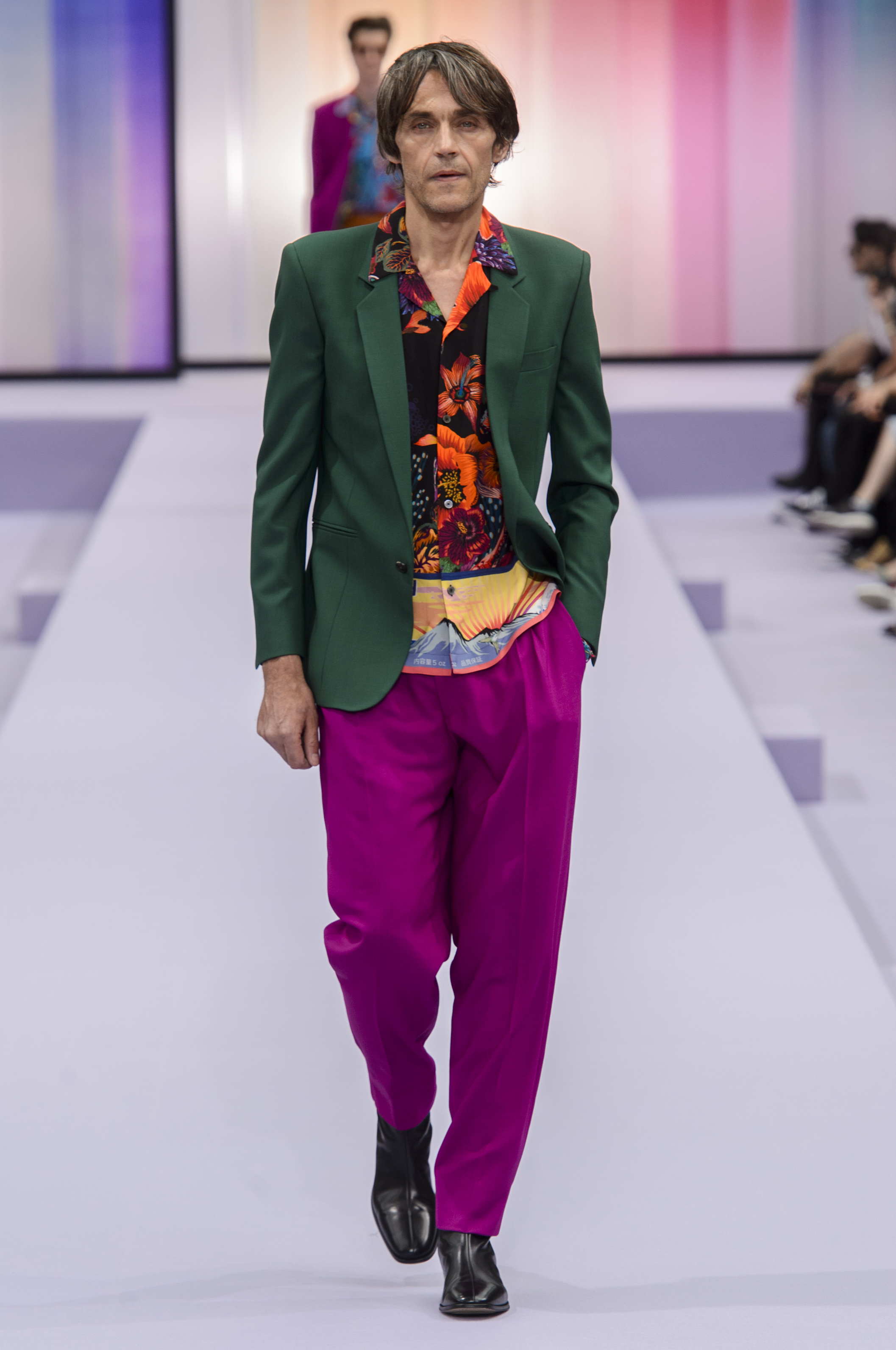 Pantalones morados by Paul Smith. Foto WGSN.