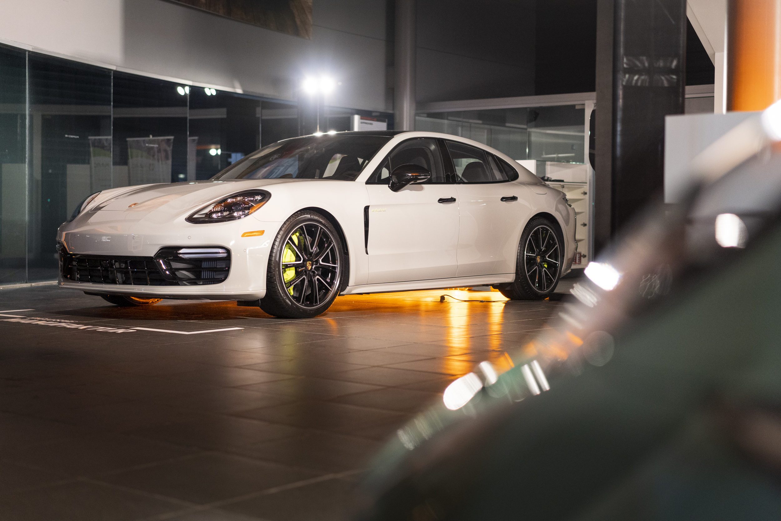 El programa Exclusive Manufaktur fue establecido en Alemania y cuenta hasta el momento con 92 concesionarios Porsche distribuidos entre 37 países.