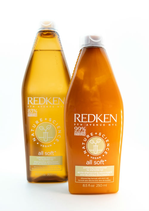 100% veganos - Luego de tres años de investigación la marca para el cuidado del cabello Redken ha creado una colección innovadora de fórmulas, hechas con ingredientes de alto rendimiento, derivados de productos naturales que brindan resultados de calidad profesional. Redken, apuesta a una alternativa natural con Nature + Science en las variantes All Soft, Extreme y Color Extend. Todas las fórmulas de esta nueva colección son 100% veganas, sin sulfato, sin silicona y sin parabenos.