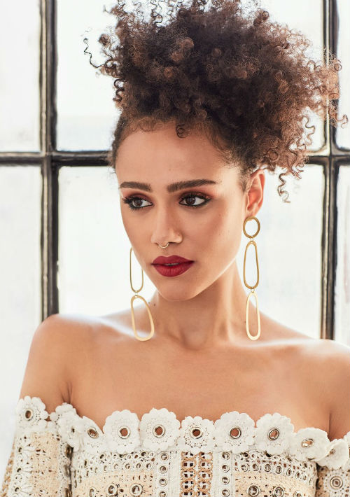 El rostro de la actriz Nathalie Emmanuel de “Game of Thrones” también ha pasado por las manos de González. (Suministrada)