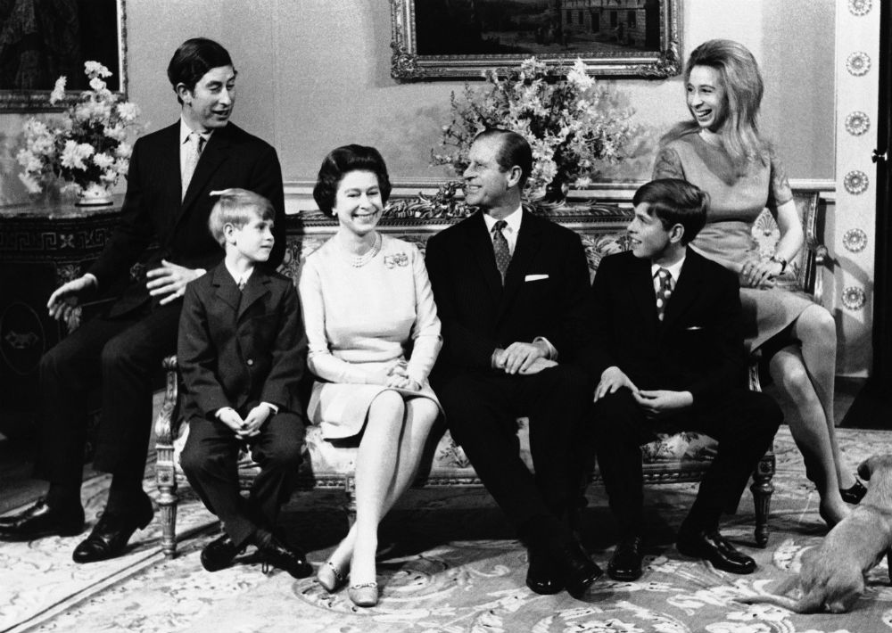 En las décadas posteriores, Philip, que ostenta el título de duque de Edimburgo, pasó casi la totalidad de su matrimonio apoyando a su esposa en su papel de jefa del Estado. (AP)