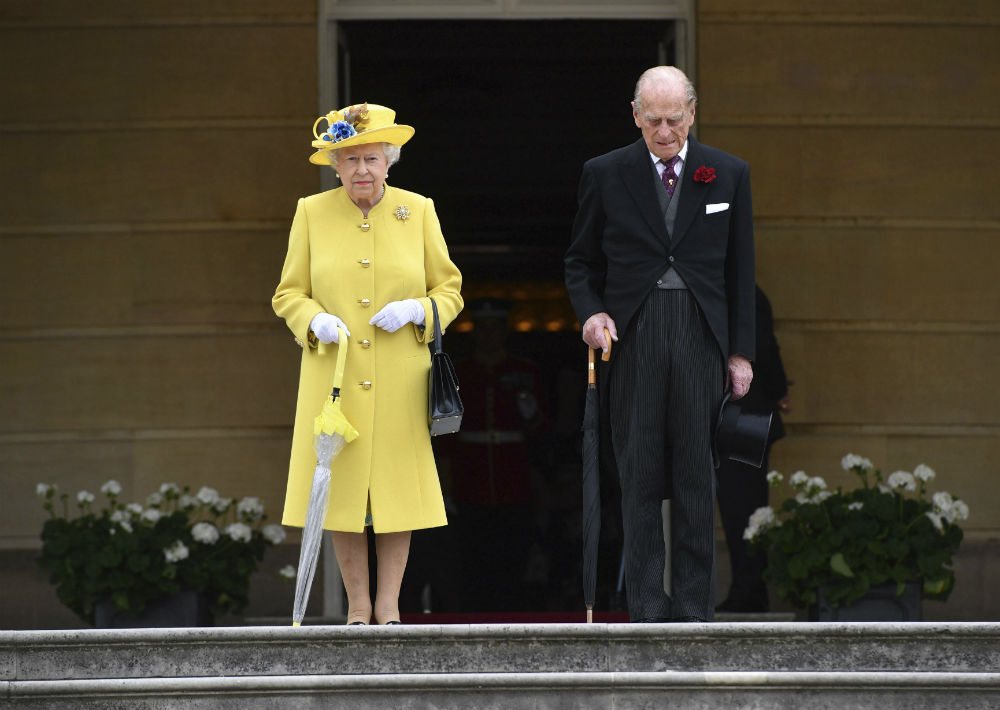 El lunes celebraron su 70 aniversario de bodas, en privado con una reunión en el castillo de Windsor. (AP)