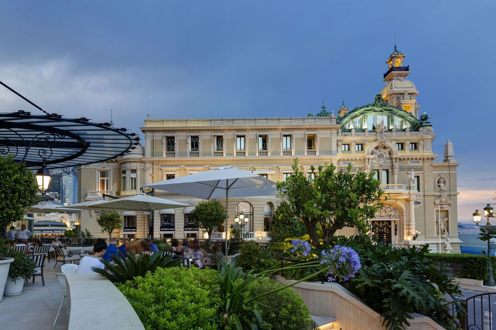 La fachada del Hôtel de Paris de Monte-Carlo colinda con el legendario Casino. Foto suministrada.