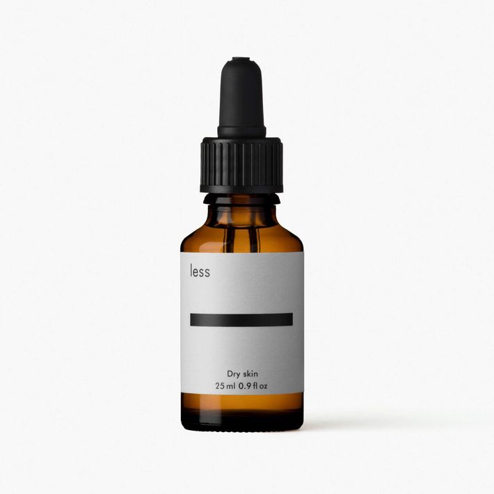 En armonía con el enfoque minimalista hacia la belleza, Less ofrece un enfoque simple con una línea delimitada de tres productos. Foto WGSN