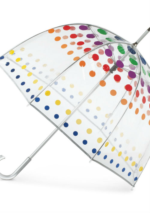 Sombrilla Totes transparente con detalles de puntos de colores, de macys.com. (Foto: Suministrada)