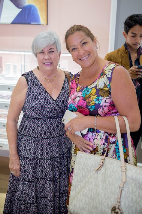 Victoria Newland y Leidy Mosri, en la apertura de la tienda Tous en The Mall of San Juan.