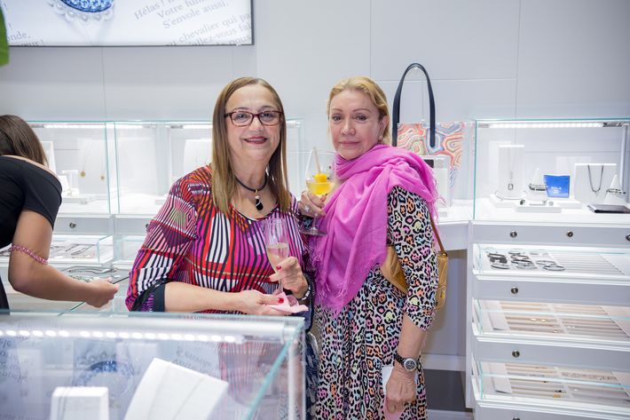 María Molina y Auri Rivera, en la apertura de la tienda Tous en The Mall of San Juan.