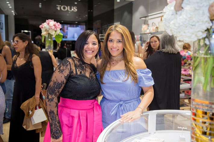 Yari Torres y Mildred Marcano, en la apertura de la tienda Tous en The Mall of San Juan.