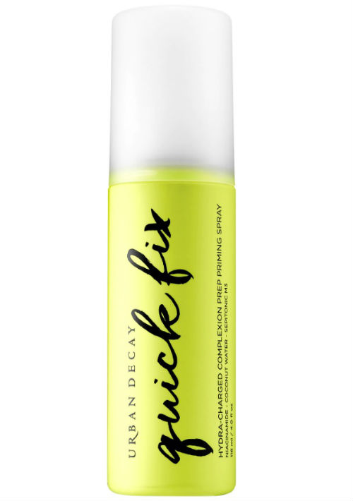 1. Hidratante en “spray” - Es bueno refrescar el rostro durante el día de playa. Para ello, en el mercado hay diferentes “sprays” que, además, contienen vitaminas y otros ingredientes para fortalecerla. Quick Fix de Urban Decay. (Suministrada)