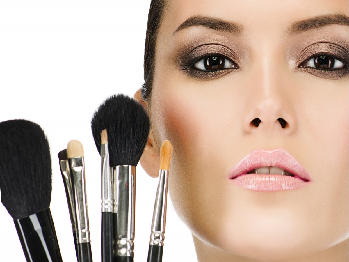 Limpia correctamente las brochas de maquillaje