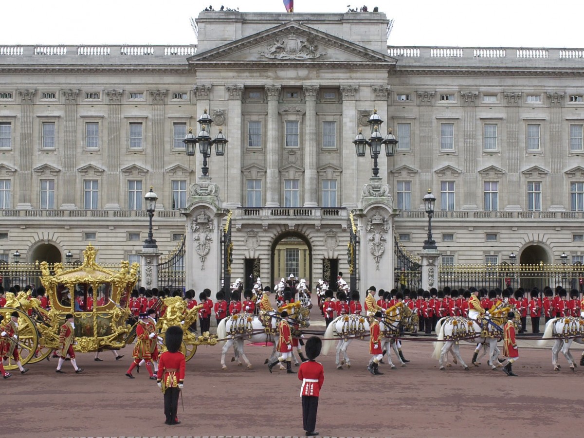 Cómo se dividen las responsabilidades y el presupuesto en la familia real británica