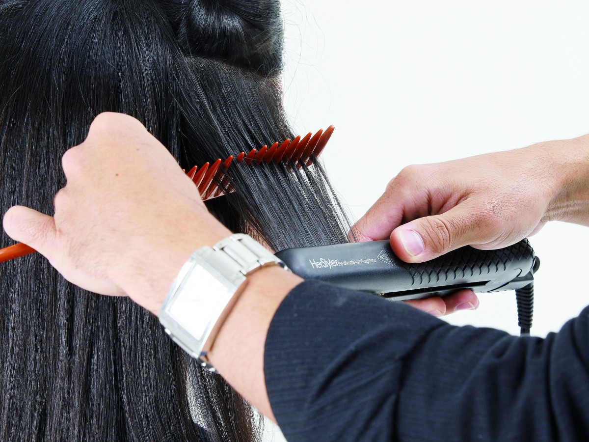 Cuál es la temperatura a la que debes planchar tu cabello para no maltratarlo