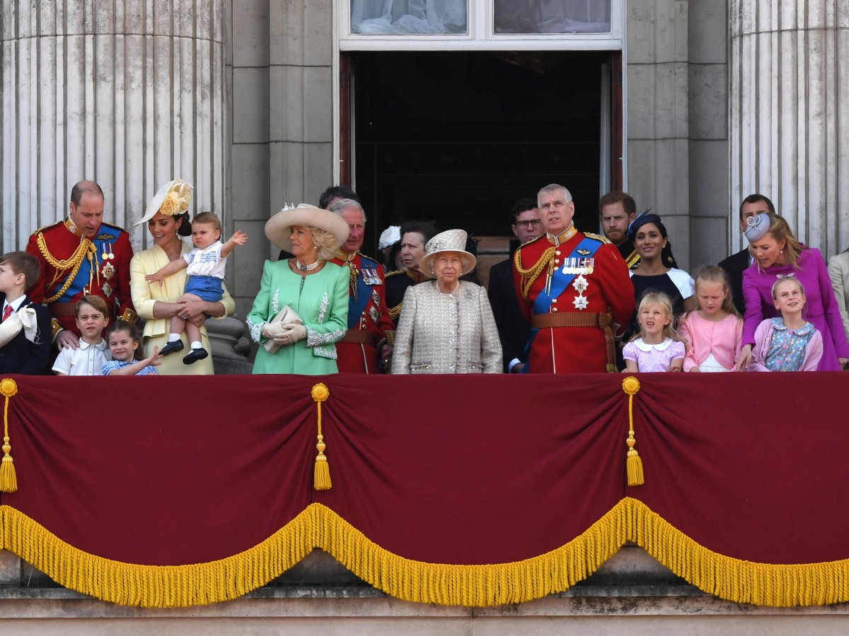 La familia real británica se suma al aplauso nacional