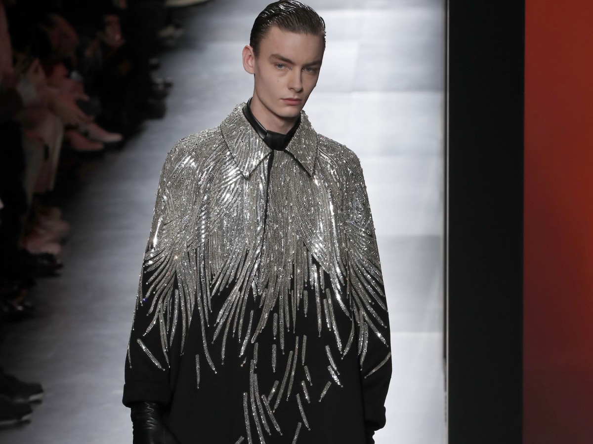 Dior causa revuelo con su colección para caballeros en París