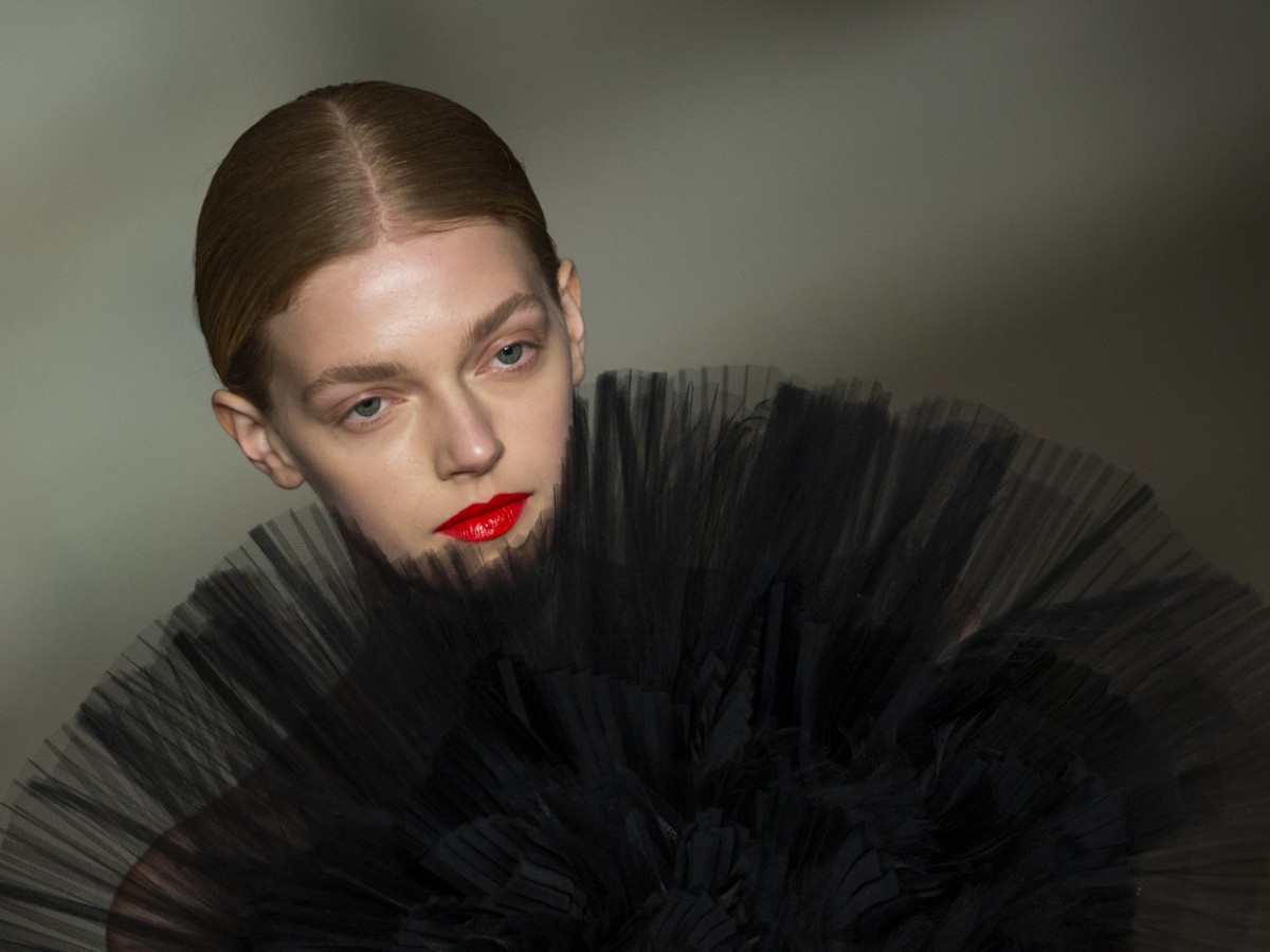 Brillo, color y glamour en la pasarela de Oscar De la Renta