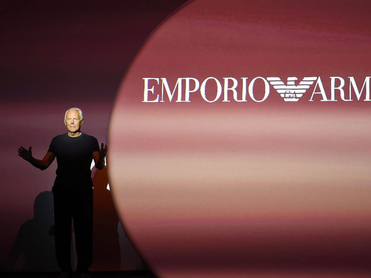 Armani fabricará batas desechables para personal hospitales