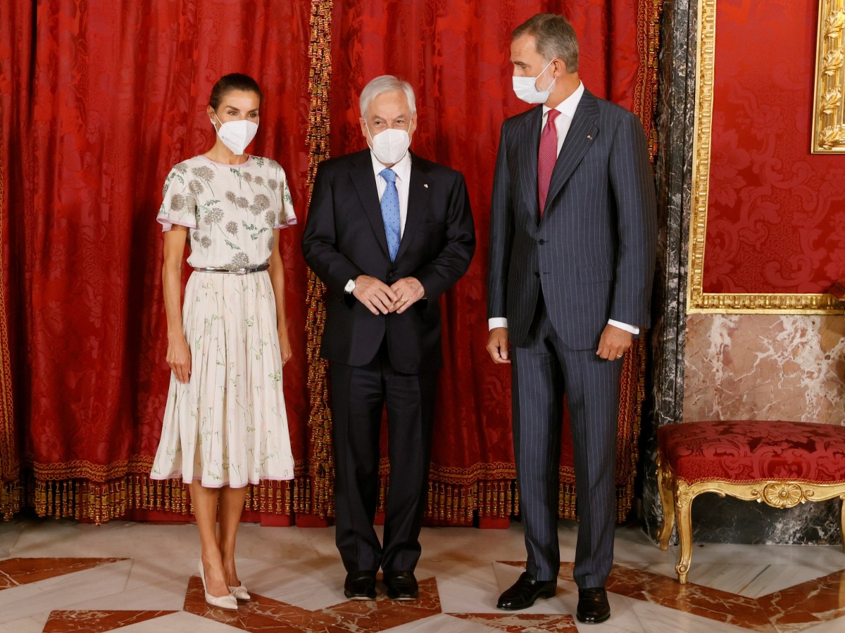 Letizia “recicla” un conjunto de ropa que usó su suegra hace 40 años