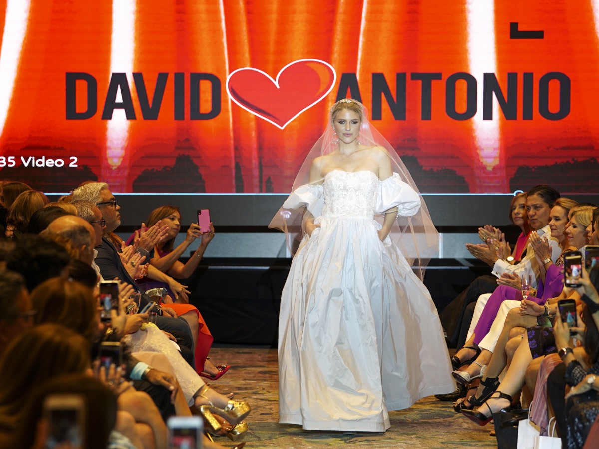 David Antonio festeja en la pasarela sus 35 años en la moda