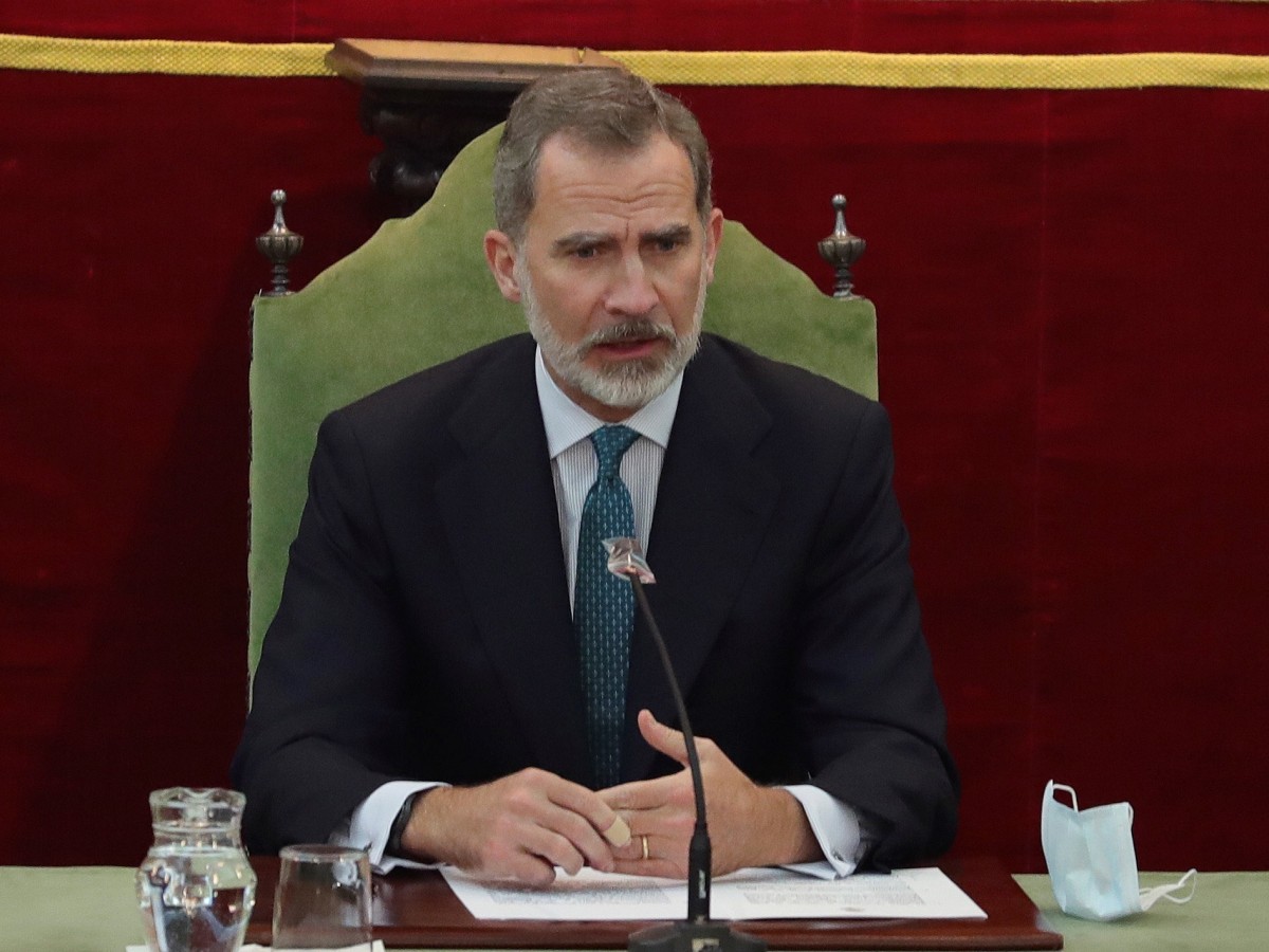 El rey de España está en cuarentena tras tener contacto con un positivo a COVID-19