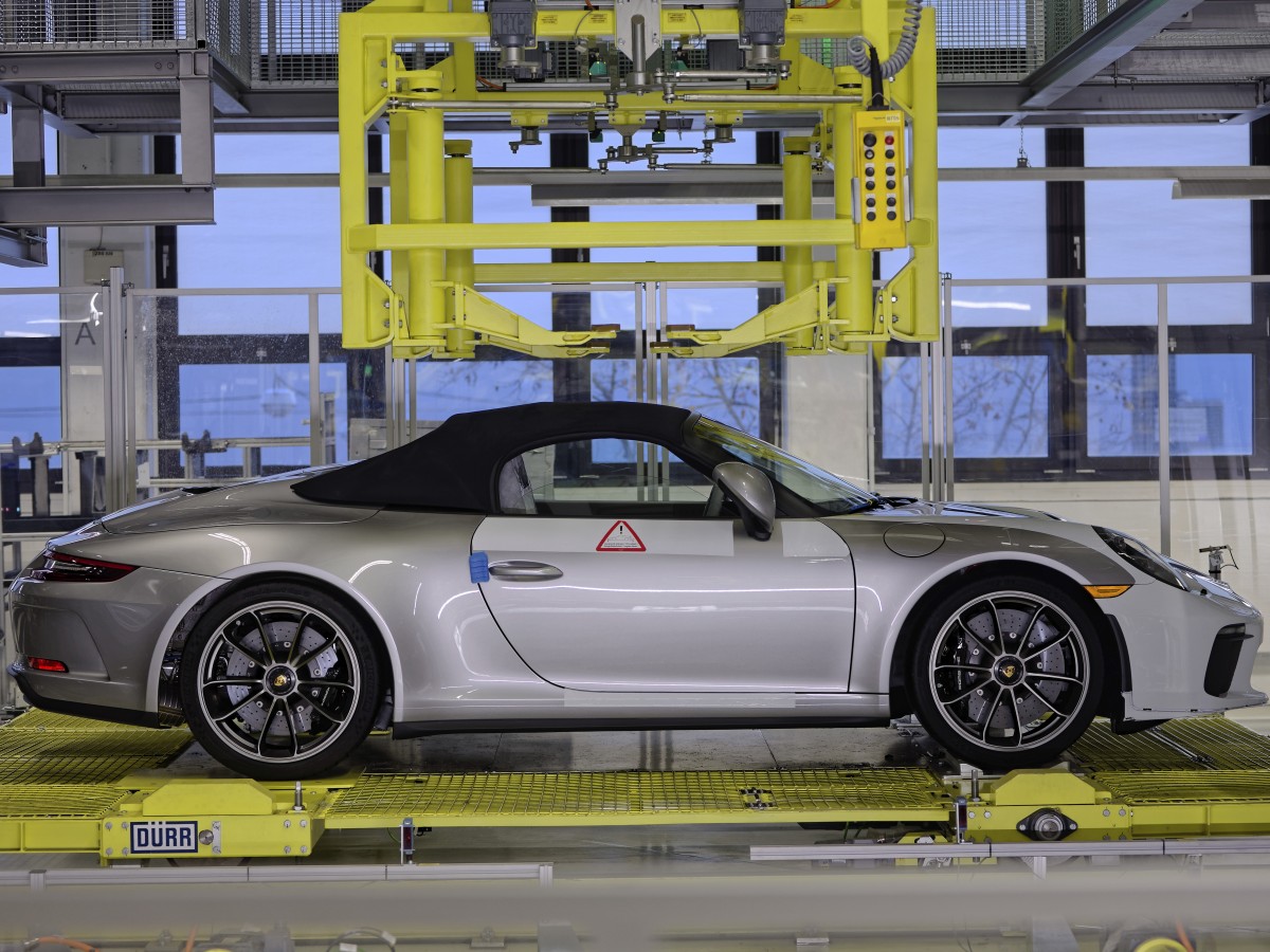 Sale de la línea de producción el último Porsche 911 de la generación 991