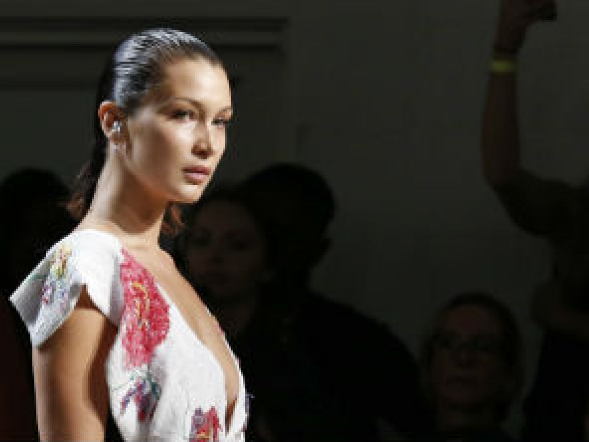 Las hermanas Bella y Gigi Hadid y Ashley Graham destacan en desfile de Prabal Gurung