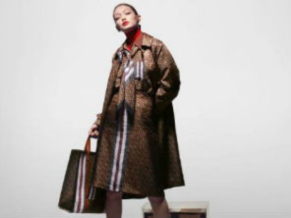 Gigi Hadid protagoniza la nueva y arriesgada campaña de Burberry