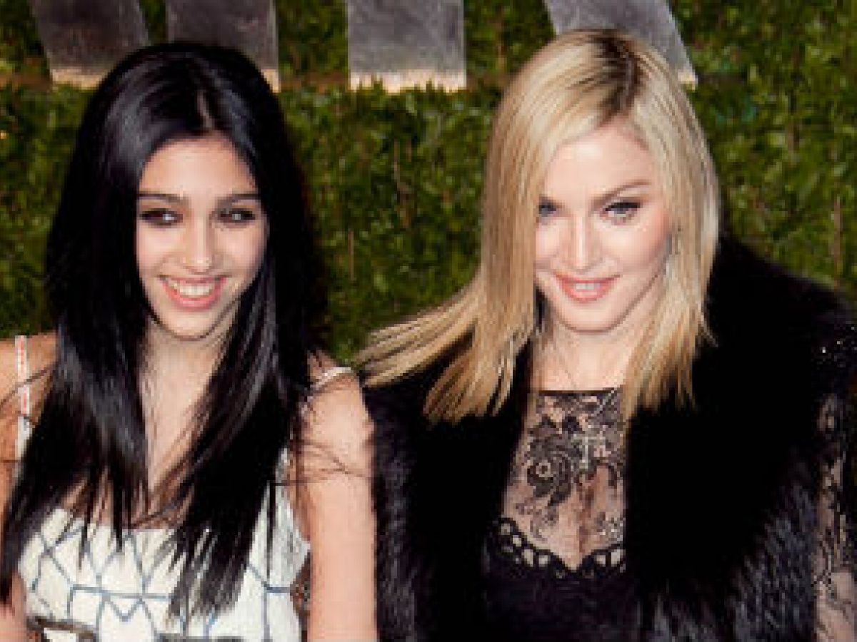 La hija de Madonna desfila con el torso semidesnudo en el NYFW