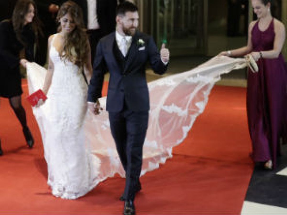 Todo sobre el traje y el arreglo de Antonella Roccuzzo para la boda