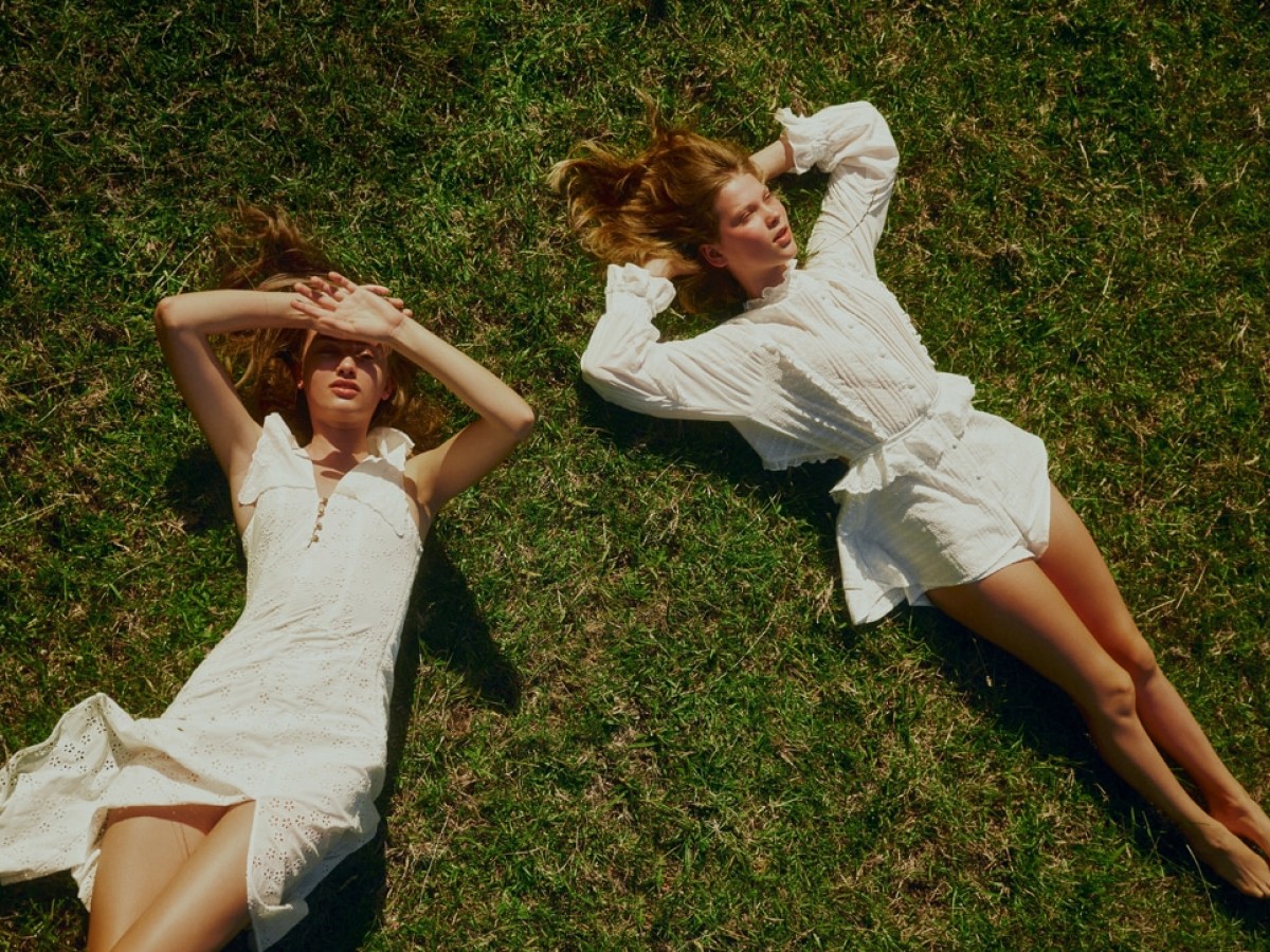 El vestido blanco de verano como prenda fundamental