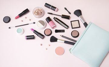 10 consejos para equipar tu cartera de cosméticos
