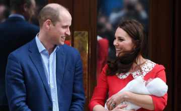 Lo que se dijeron Kate y William mientras presentaban a su bebé