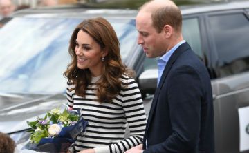 El príncipe William y Kate conocen al nuevo bebé real