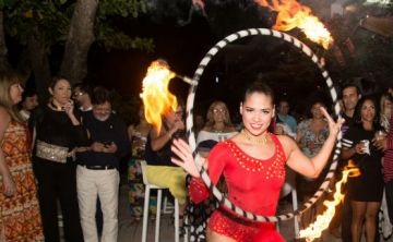 Celebran “Full Moon Party” en VIVO Beach Club de Isla Verde