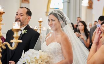 Orquídeas y emoción por enlace en la Parroquia San Jorge