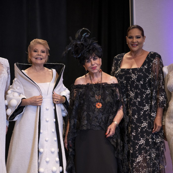 Desfile en homenaje a Carlota Alfaro