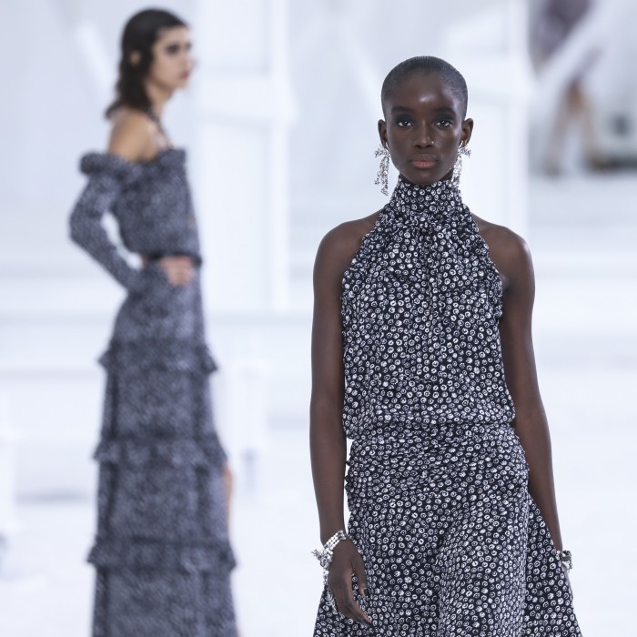 ¡Luces, cámara, acción! Chanel vuelve a la pasarela