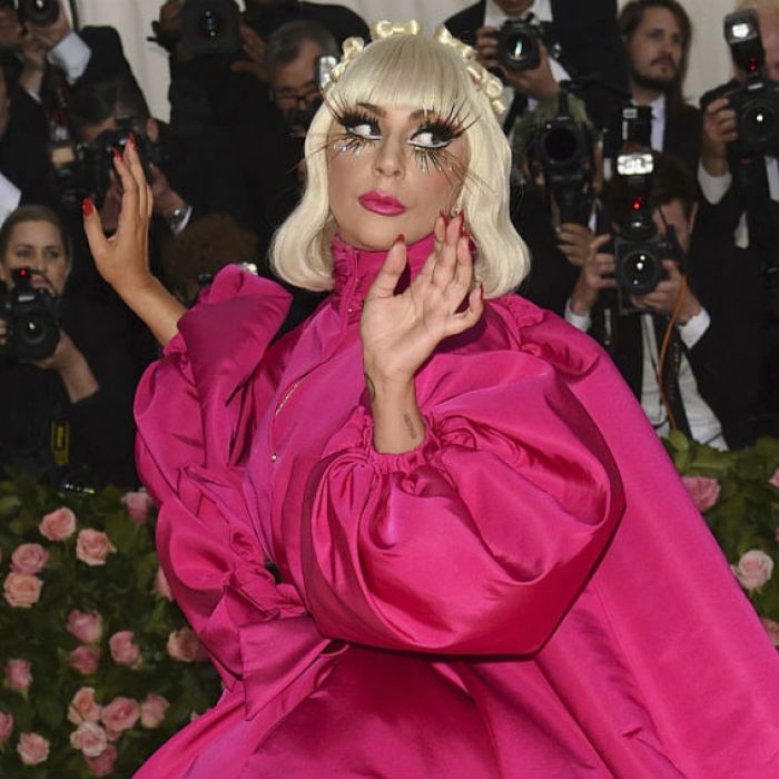 Lady Gaga se roba el show en gala del Met en Nueva York